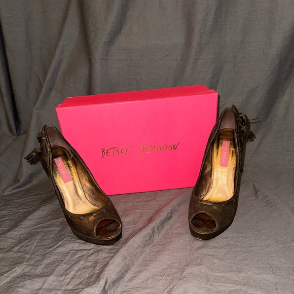 Vintage Betsey Johnson peep toe pumps - Picture 4 of 11